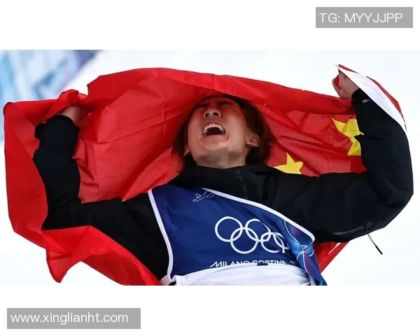 球员身披国旗热泪庆祝夺冠这一幕让无数网友动容